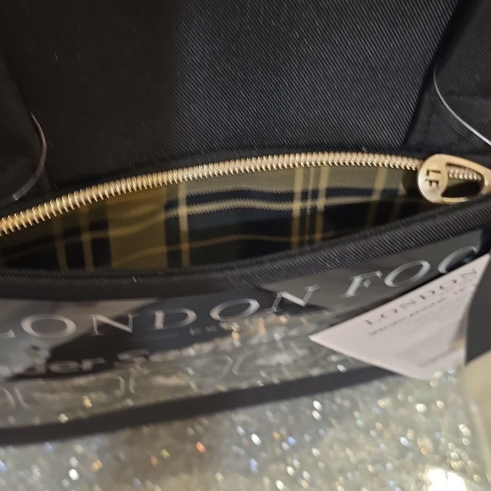 London Fog 14" Vertical Underseat Bag- Black - Picture 10 of 11
